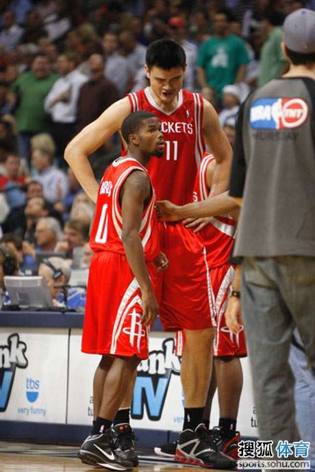 公牛内线受限难挽败局（内线受制，公牛难逃失利）