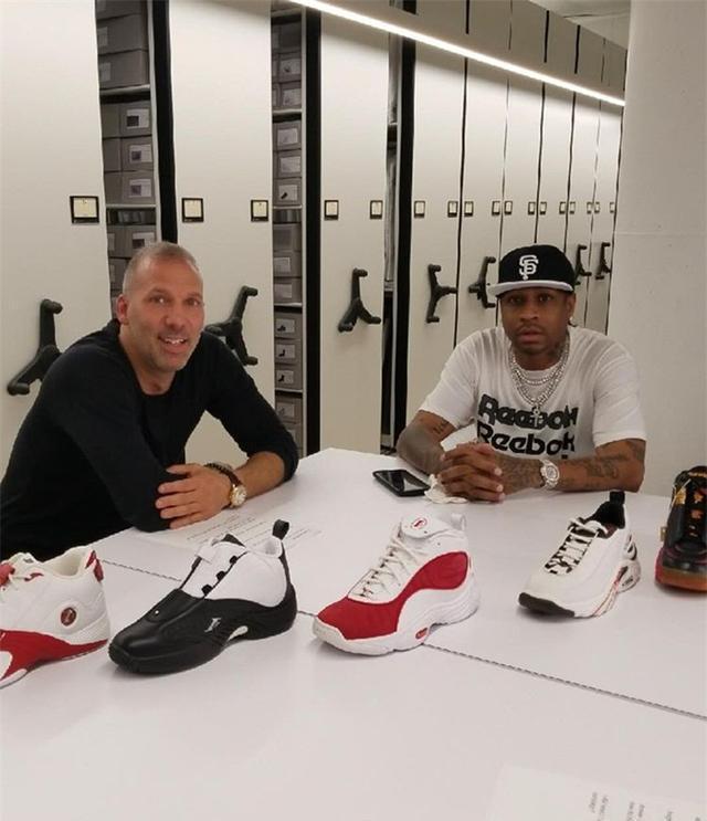 世体：法兰克福球迷在诺坎普制造骚乱，巴萨要求经济赔偿（世体：法兰克福球迷在诺坎普引发骚乱，巴萨拟索赔）