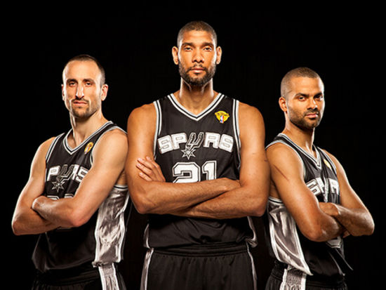 支持河南队，一河南球迷从航体骑三轮车前往足协杯决赛地苏州（为河南队加油，河南球迷骑三轮自航体出发奔赴足协杯决赛地苏州）