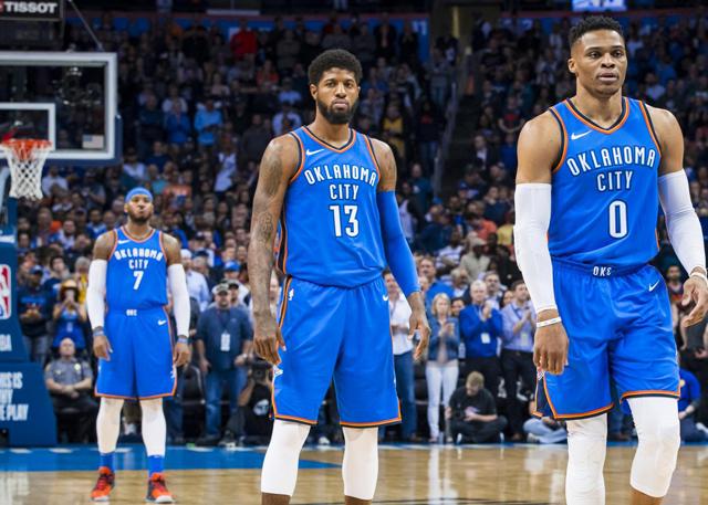 孙悦退役后与妻女定居美国，曾是NBA新星，早年受篮球启蒙，父母支持其篮球之路。（退役后孙悦携妻女定居美国：昔日NBA新星，自幼受篮球熏陶，在父母支持下走上篮坛之路）