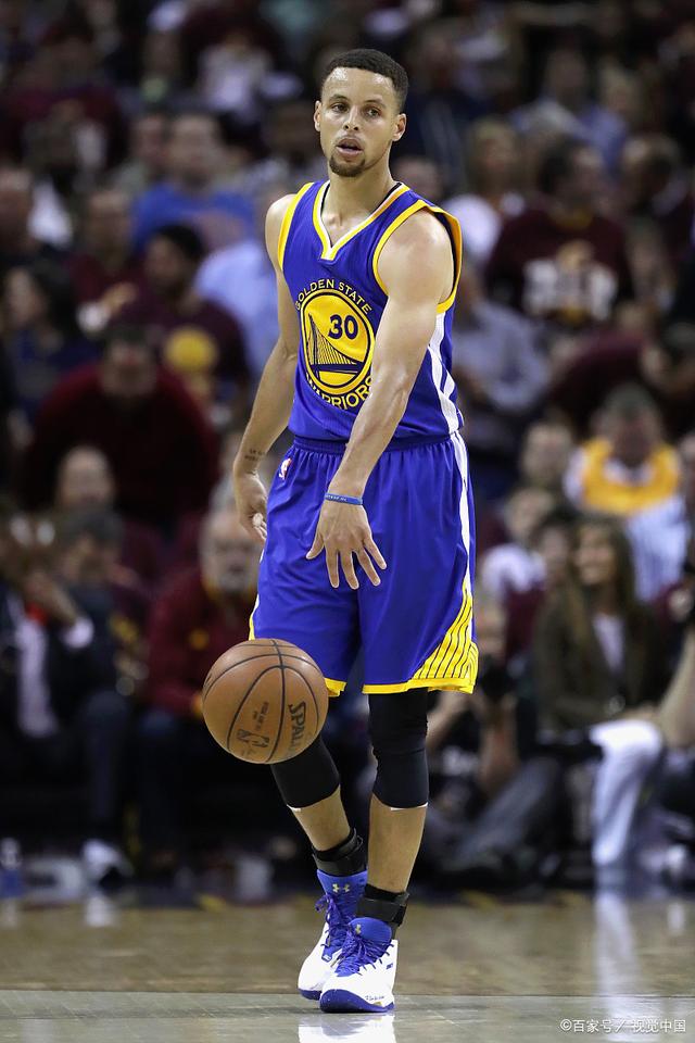 C罗关键进球帮助球队逆转取胜（C罗献关键一击，助球队完成逆转胜）