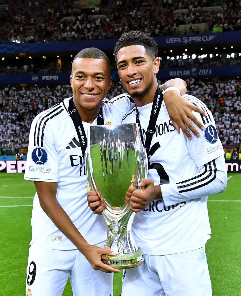 罗马诺：确认阿森纳在接触法国U21国脚后卫雅凯