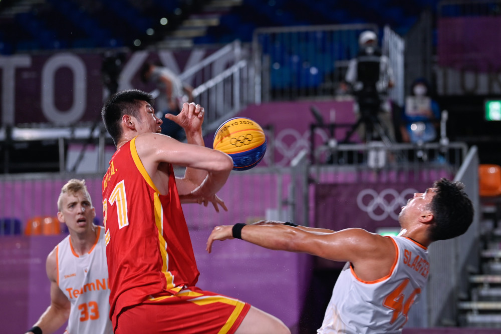 沪媒：莱昂纳多很可能因伤缺战柔佛，加布里埃尔也大概率缺席（沪媒：莱昂纳多恐因伤缺席对阵柔佛一战，加布里埃尔出战同样成疑）